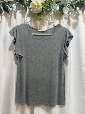 BOMBOM Grey Ruffle Sleeve Scoop Neck Top Size: SM Made in the USA